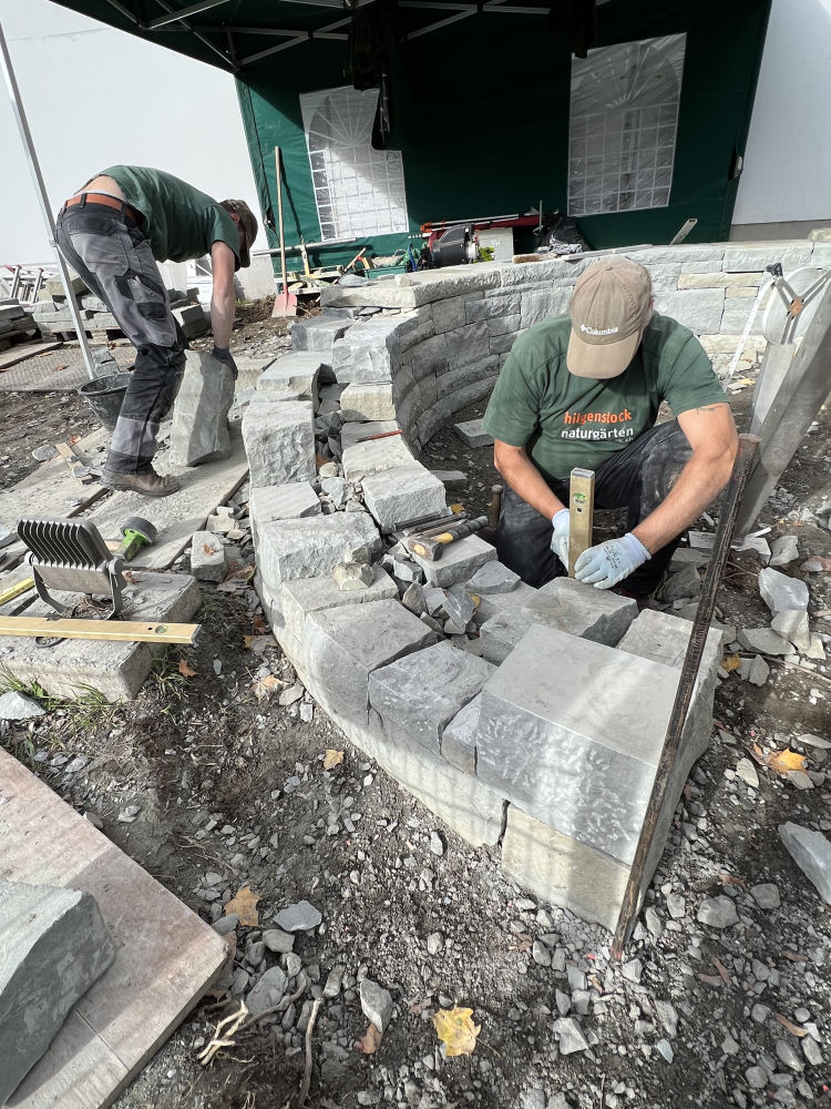 Die Mauer wächst langsam in die Höhe