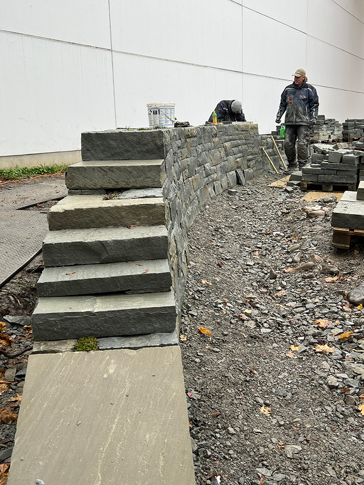 Die Mauer wächst langsam in die Höhe